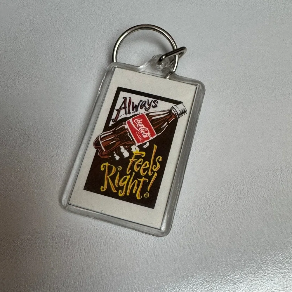 Coca Cola‎ Keychain Always Feels Right Classic Bottle Vintage Style Collectible